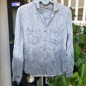 Anthropologie 🌿 Ombré Chambray Button-up